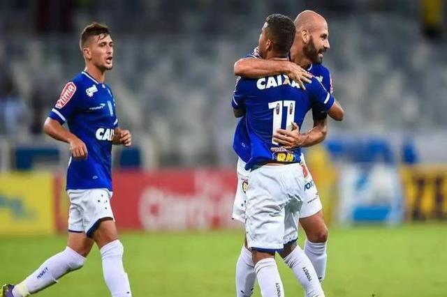 包含弗莱堡在客场击败对手，实现惊人逆转的词条